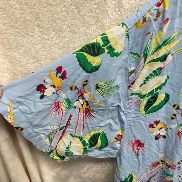 Disney Store Mickey Mouse Hawaiian shirt button up short sleeve men’s XL rayon - Picture 6 of 7